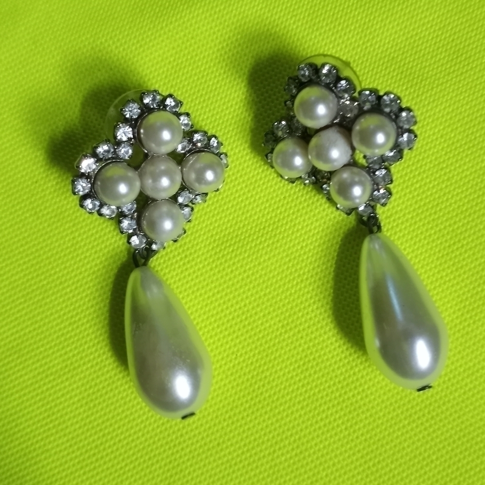 Silvertone faux pearl rhinestone dangle flower 🌸 floral post earrings